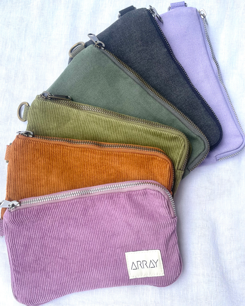 A small clutch for everyday organising. Simple and casual style, this grab-and-go clutch will help you feel a little organised.