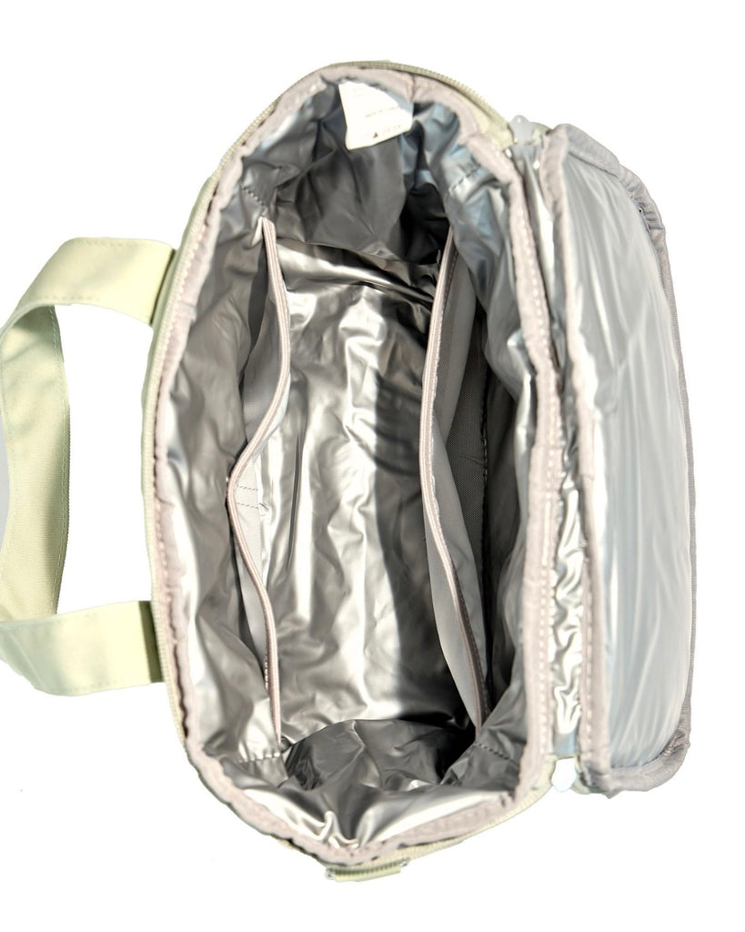 Cooler bag in stylish tote design, with pockets.