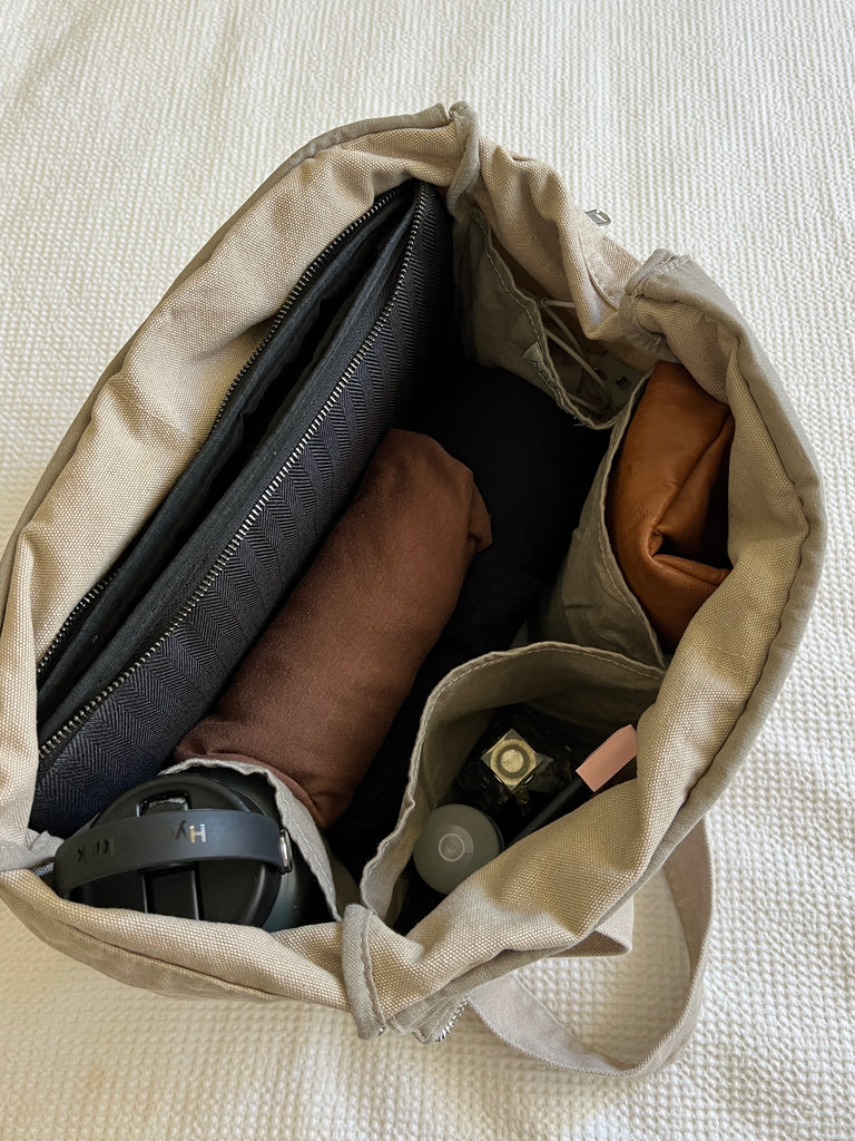 Larger version of the bestselling everyday zip top pocket tote, with six internal pockets, in a versatile and casual style. Large enough to fit a laptop, lunchbag or large water bottle, it makes the perfect bag for work or study, or the ultimate mumbag.