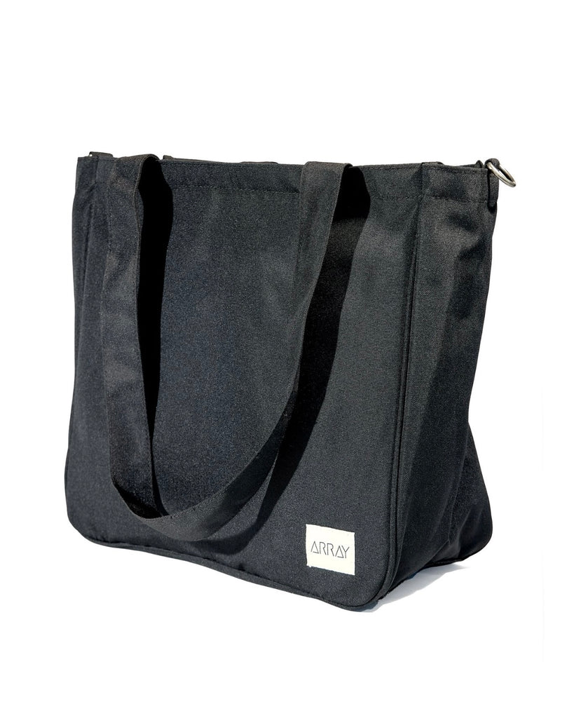 Everyday tote bag with pockets to organise everything. Encompasses casual style, practicality and versatility.