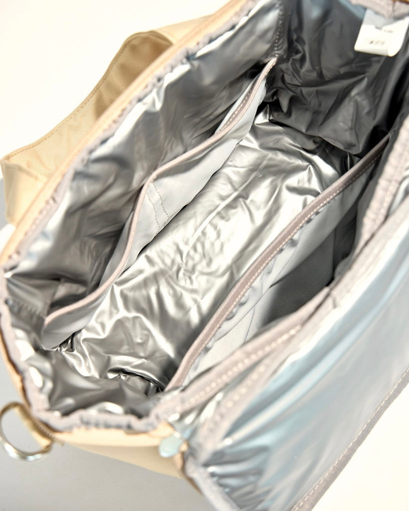 Cooler bag in stylish tote design, with pockets.