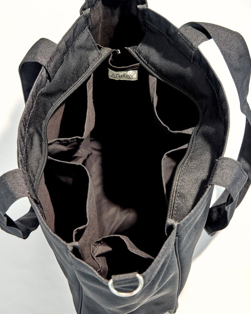 Everyday tote bag with pockets to organise everything. Encompasses casual style, practicality and versatility.