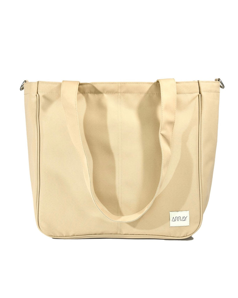 Everyday tote bag with pockets to organise everything. Encompasses casual style, practicality and versatility.