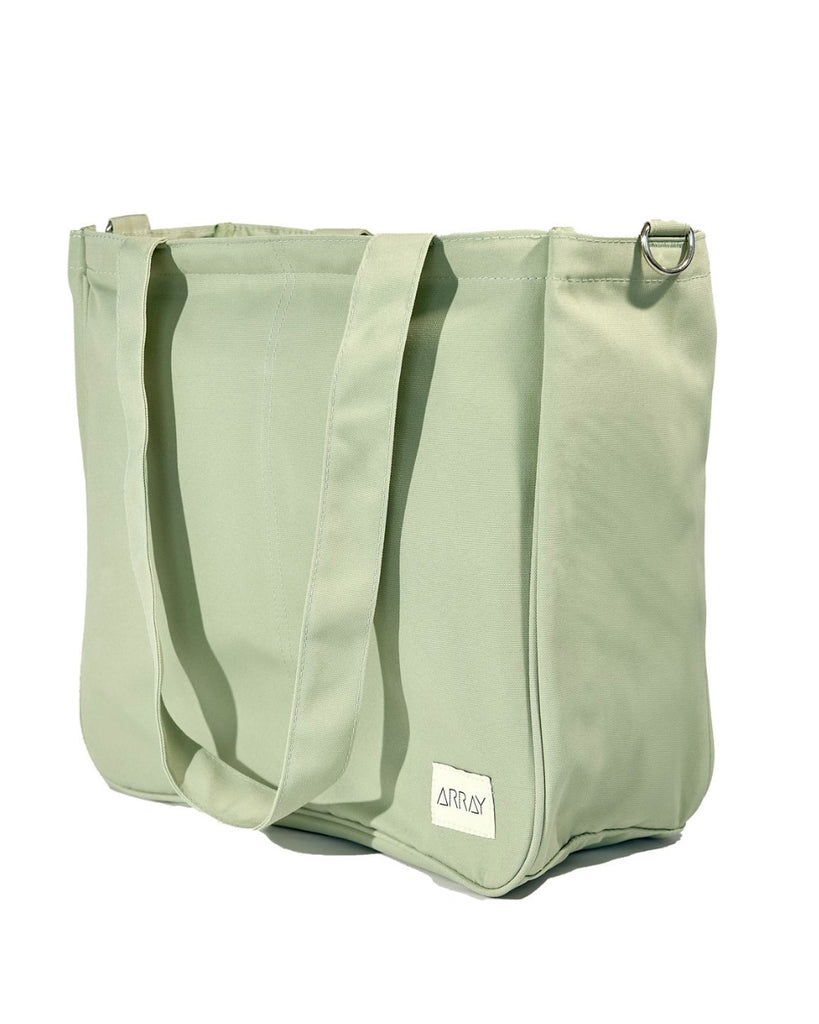 Everyday tote bag with pockets to organise everything. Encompasses casual style, practicality and versatility.
