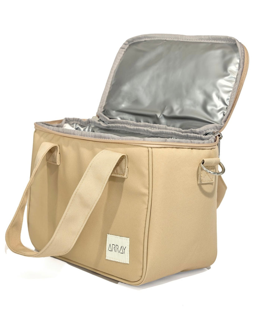 Cooler bag in stylish tote design, with pockets.
