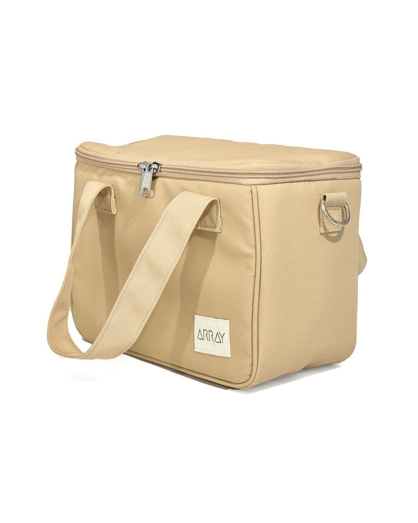 Cooler bag in stylish tote design, with pockets.
