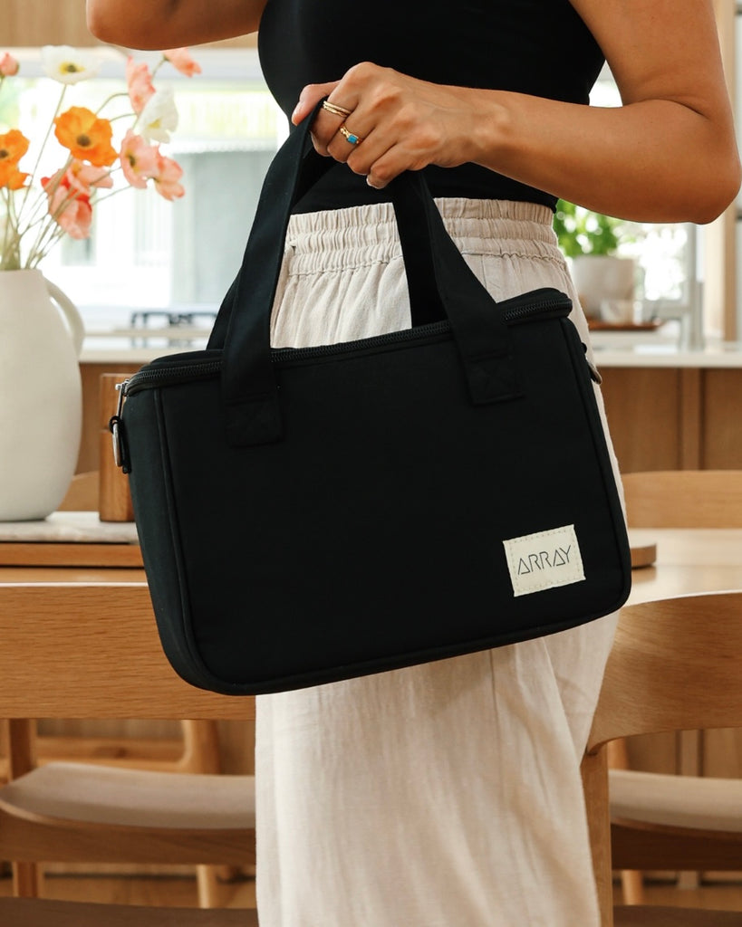 Cooler bag in stylish tote design, with pockets.