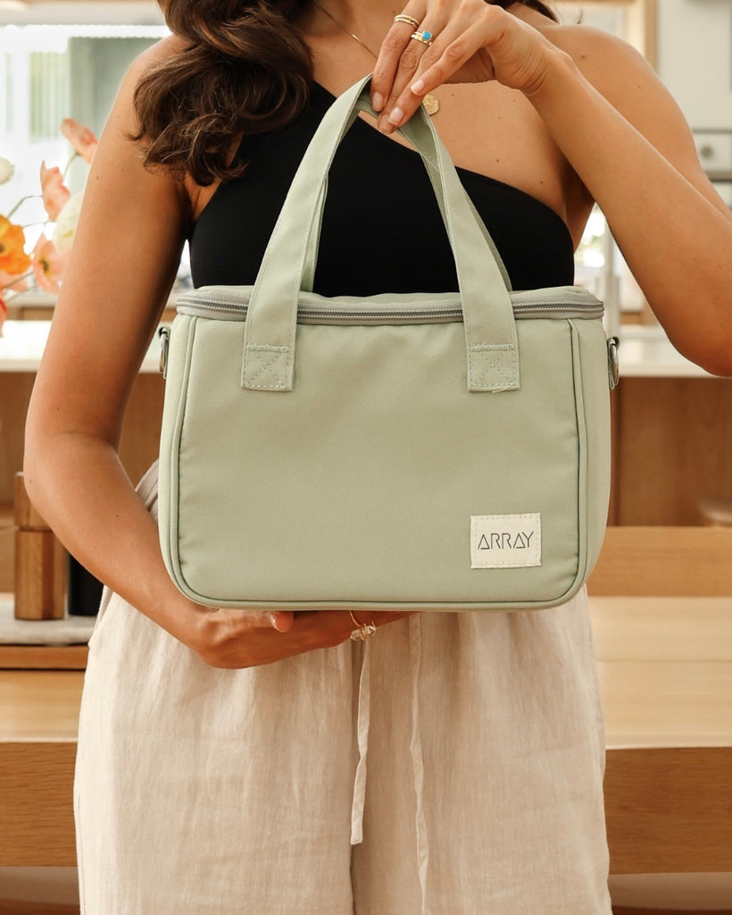 Cooler bag in stylish tote design, with pockets.