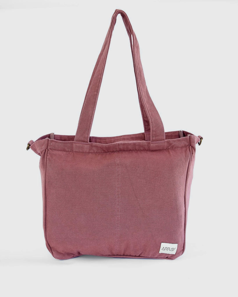 Everyday tote bag with pockets to organise everything. Encompasses casual style, practicality and versatility.
