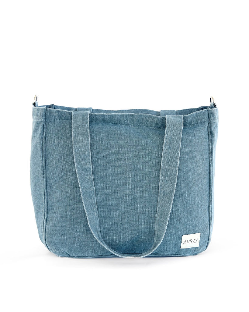 Everyday tote bag with pockets to organise everything. Encompasses casual style, practicality and versatility.