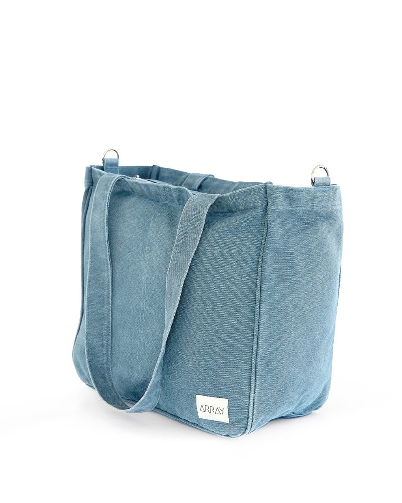 Everyday tote bag with pockets to organise everything. Encompasses casual style, practicality and versatility.
