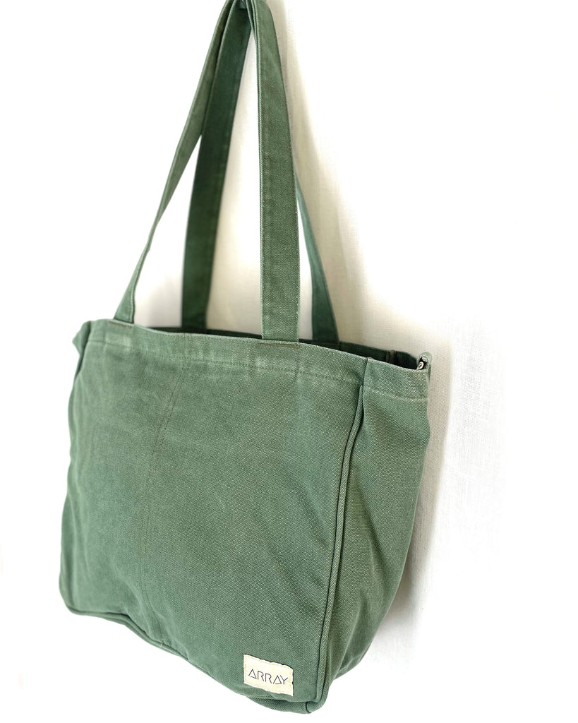 Organise the chaos of everyday life with POCKETS! From baby bag, to work bag it is an everyday essential. The Everyday Zip Top Pocket Tote bag has six internal pockets, available in canvas or cord, in a versatile and casual style.