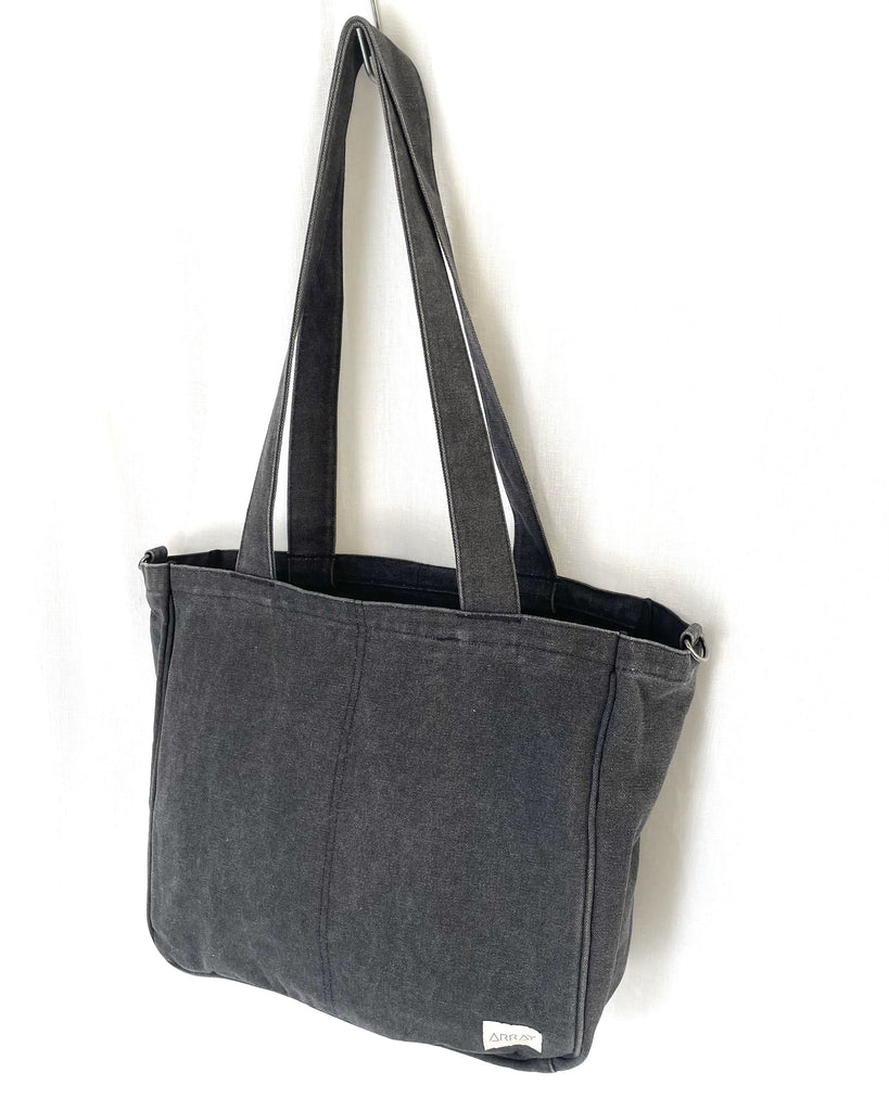 Organise the chaos of everyday life with POCKETS! From baby bag, to work bag it is an everyday essential. The Everyday Zip Top Pocket Tote bag has six internal pockets, available in canvas or cord, in a versatile and casual style.