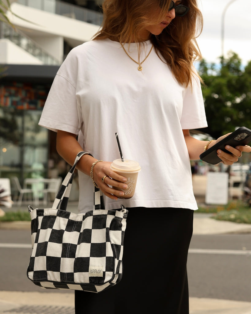 Mini Pocket tote bag with six internal pockets, in a versatile and casual style. Organise the chaos of everyday life. From baby bag, to work bag it is an everyday essential.