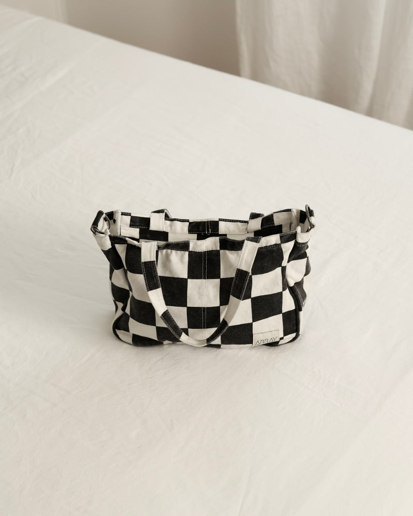 Mini Pocket tote bag with six internal pockets, in a versatile and casual style. Organise the chaos of everyday life. From baby bag, to work bag it is an everyday essential.