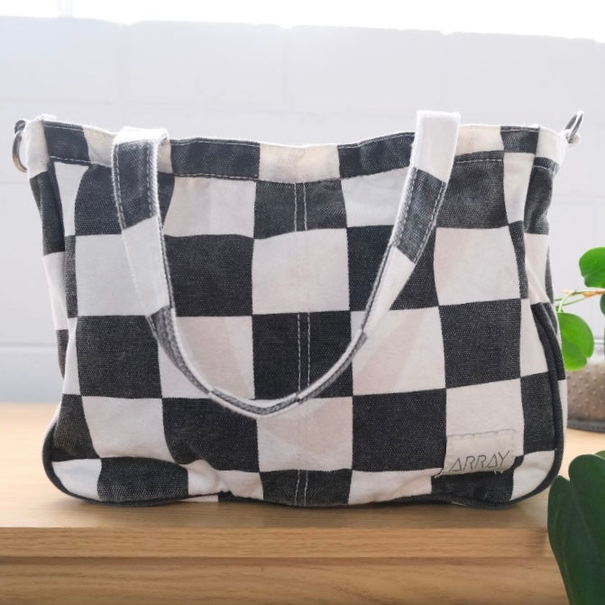 Mini Pocket tote bag with six internal pockets, in a versatile and casual style. Organise the chaos of everyday life. From baby bag, to work bag it is an everyday essential.