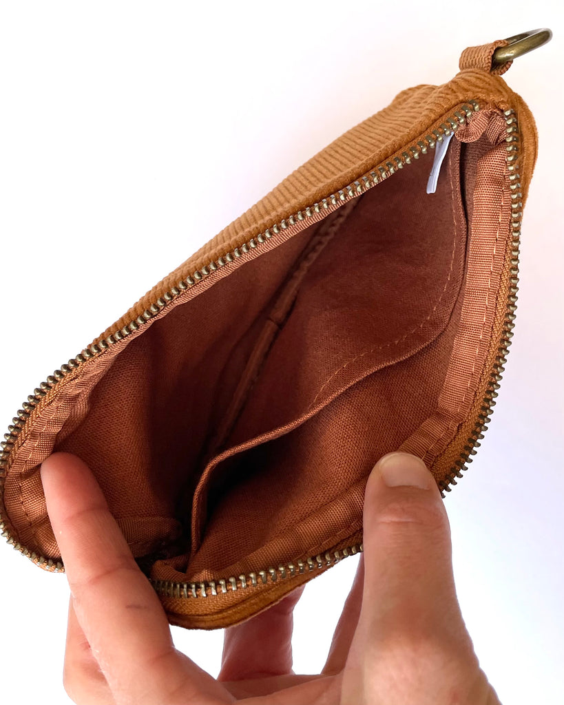 A small clutch for everyday organising. Simple and casual style, this grab-and-go clutch will help you feel a little organised.