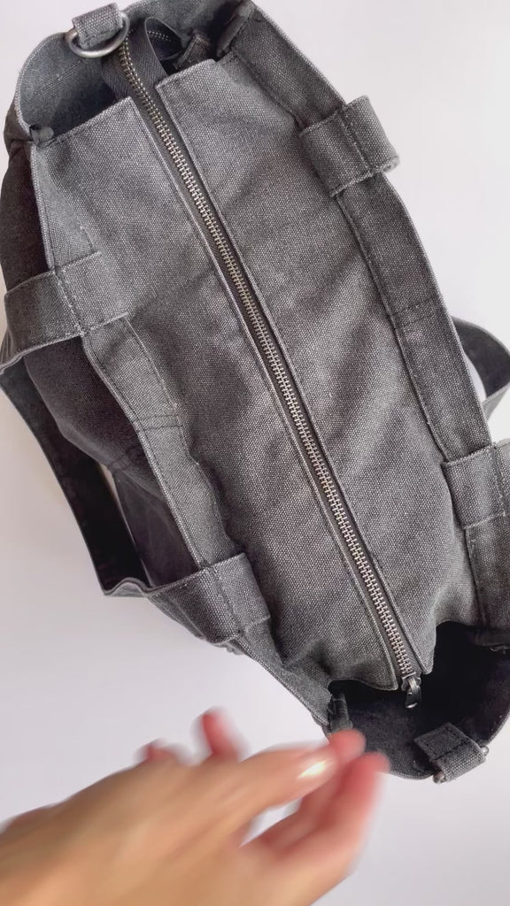Everyday Zip Top tote bag with six internal pockets, in a versatile and casual style. Organise the chaos of everyday life. From baby bag, to work bag it is an everyday essential.