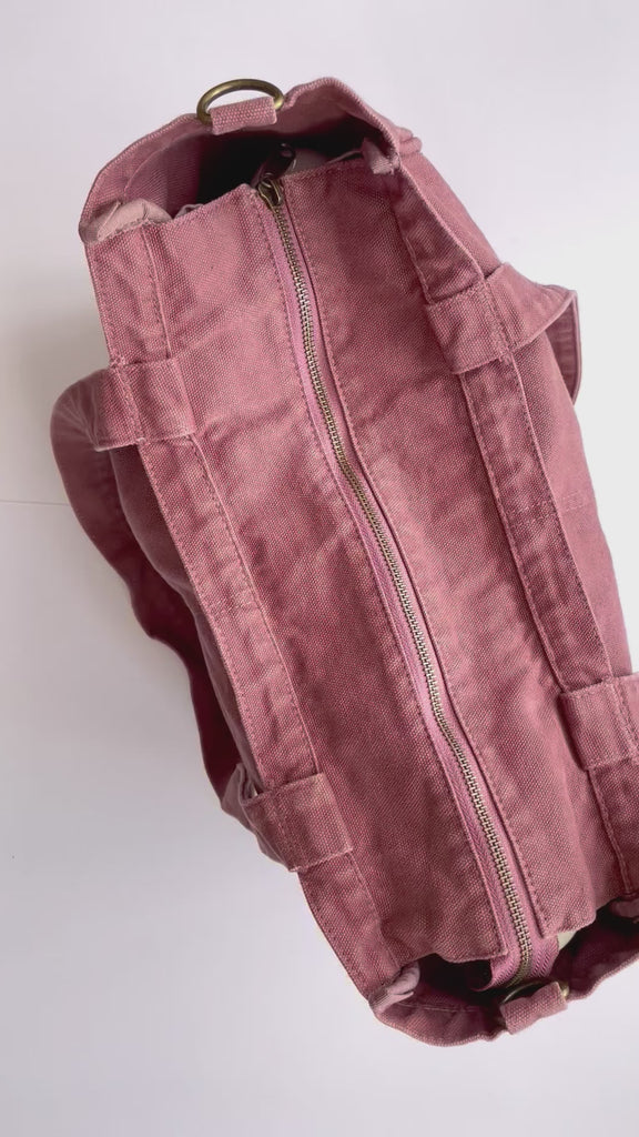 Everyday Zip Top tote bag with six internal pockets, in a versatile and casual style. Organise the chaos of everyday life. From baby bag, to work bag it is an everyday essential.